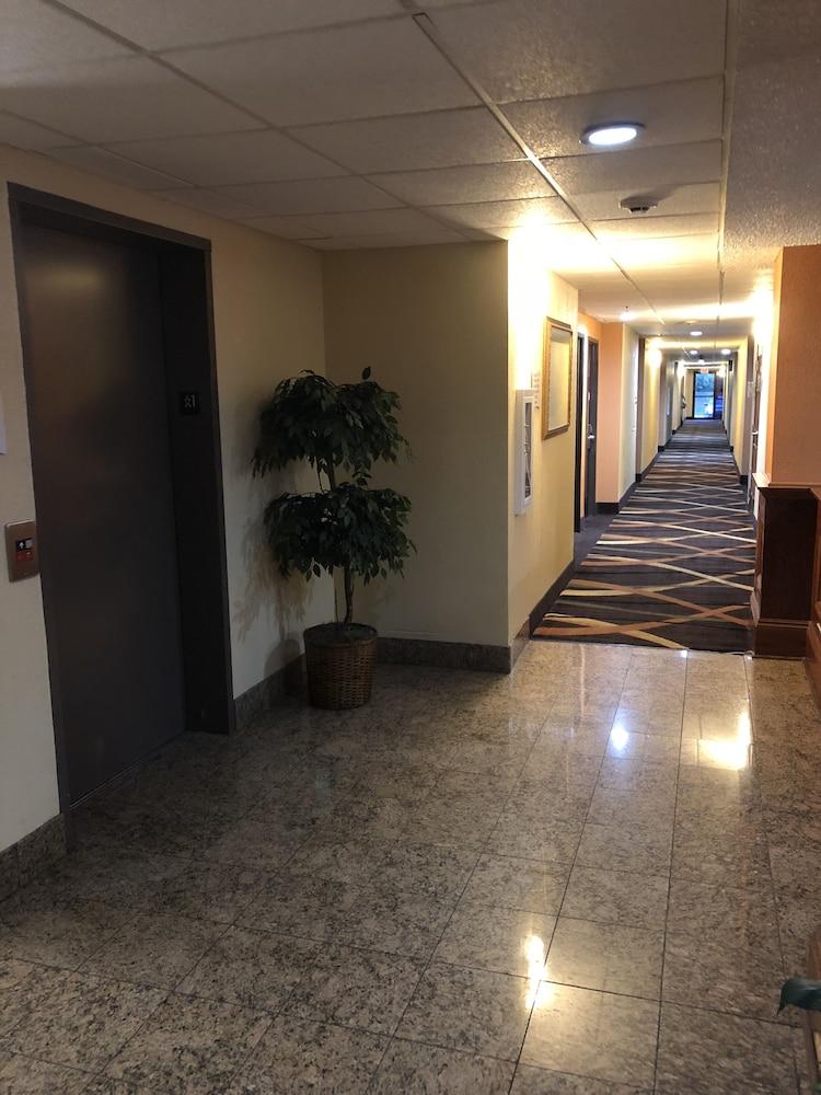 Quality Inn & Suites Muskogee Exterior photo
